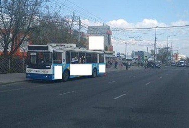 В Калининграде пенсионерка получила серьёзные травмы головы при падении в троллейбусе