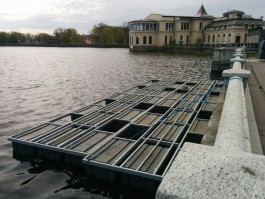 На Верхнем озере в Калининграде начали собирать лодочную станцию