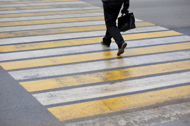 ГИБДД просит калининградских автомобилистов быть внимательными к пешеходам в непогоду
