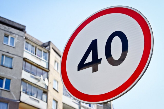 На знаки для ограничения скорости движения в Калининграде до 40 км/ч требуется 9 млн рублей