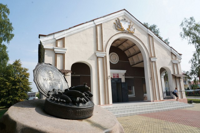 В Мамоново отремонтируют Дом культуры рядом с памятником шпротам