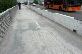 Калининградцы жалуются на состояние покрытия тротуара после ремонта на эстакаде Ленинского проспекта  (фото)