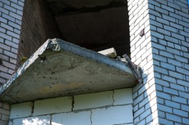 С козырька здания в Калининграде на семилетнего мальчика упал кирпич