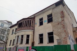 На территории старинного особняка на улице Грекова в Калининграде хотят вырубить 12 деревьев