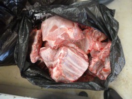 Житель области пытался ввезти из Польши 400 кг свинины