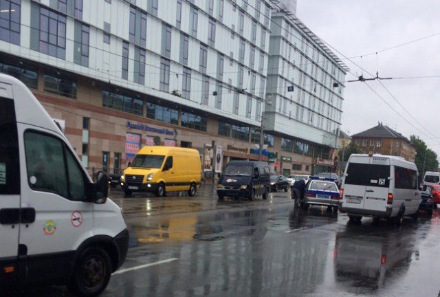 Очевидцы: В центре Калининграда «Форд» врезался в полицейскую машину 