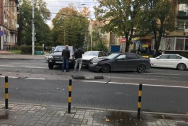 На проспекте Мира в Калининграде столкнулись три автомобиля: образовалась пробка