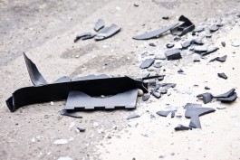 В Знаменске «Ауди» врезалась в отбойник: погибли два человека