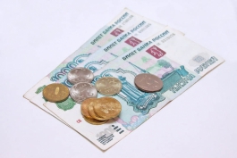 В конце недели рубль ослаб к мировым валютам