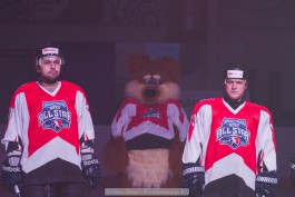 «Софиты, звёзды, лёд»: калининградское хоккейное шоу собрало 167 900 рублей на благотворительность (фото)