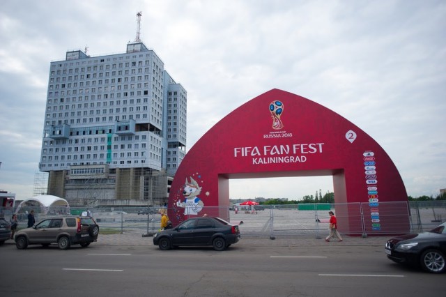 В день матча Сербия — Швейцария фан-зону в Калининграде посетило 25 тысяч человек