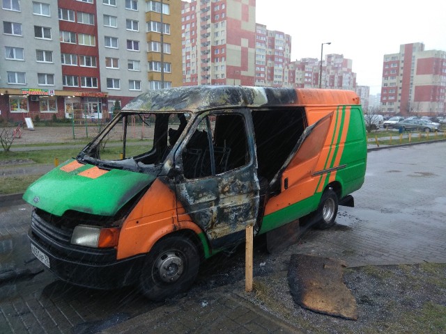 На Сельме в Калининграде сгорел микроавтобус