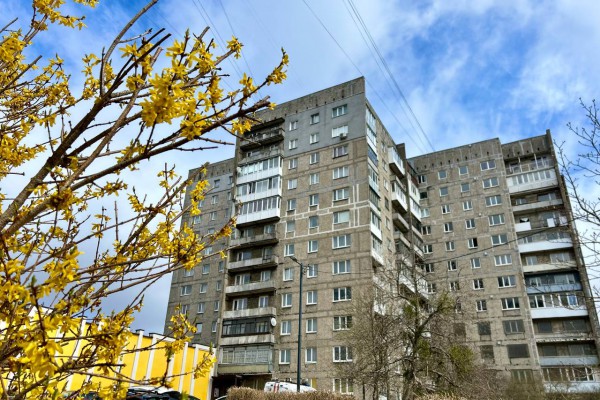 «Жизнь положу за наш дом»: почему соседи «падающей» высотки на Московском проспекте не хотят переезжать