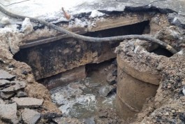 &laquo;Водоканал&raquo; рассчитывает до конца дня устранить аварию на улице Портовой в Калининграде