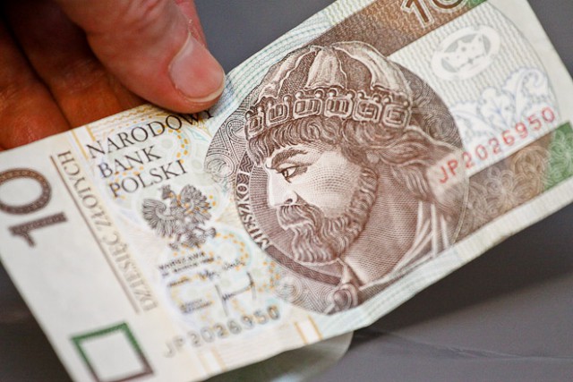 В Гданьске туристам обменяли деньги на злотые старого образца