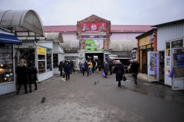 На рынке в Калининграде задержали вора во время продажи краденного имущества