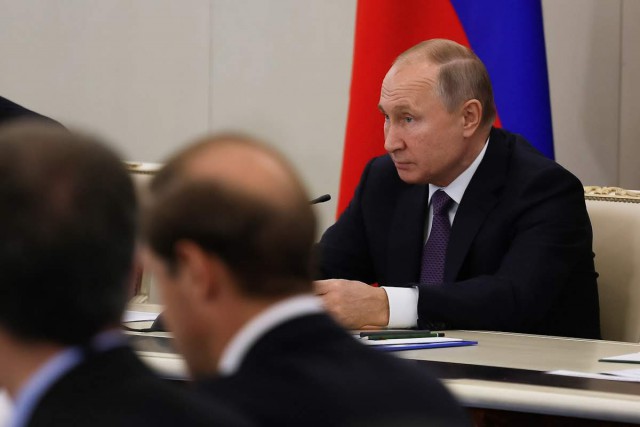 Владимир Путин поручил провести в России миграционную реформу