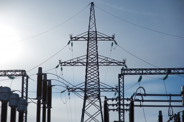 Энергетики рассчитывают к 21:00 восстановить электричество в Центральном районе Калининграда