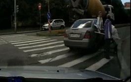 В Калининграде полиция задержала водителя, задевшего на переходе женщину с коляской