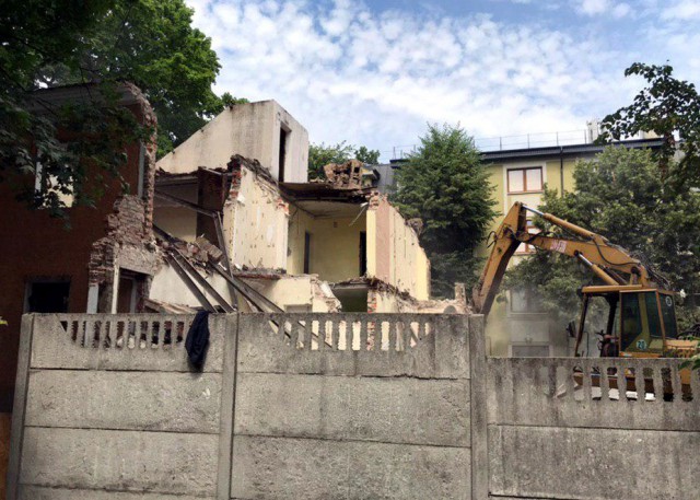 На проспекте Победы в Калининграде снесли немецкий особняк