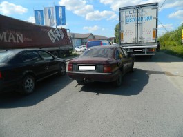 В Калининграде водитель «Опеля» не справился с управлением и врезался в фуру