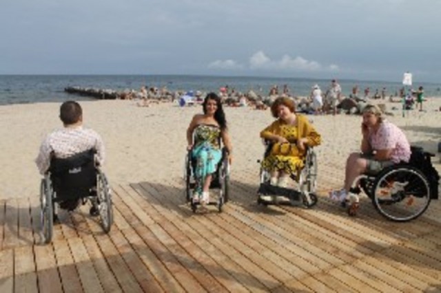 Пляж в Зеленоградске оборудовали для инвалидов