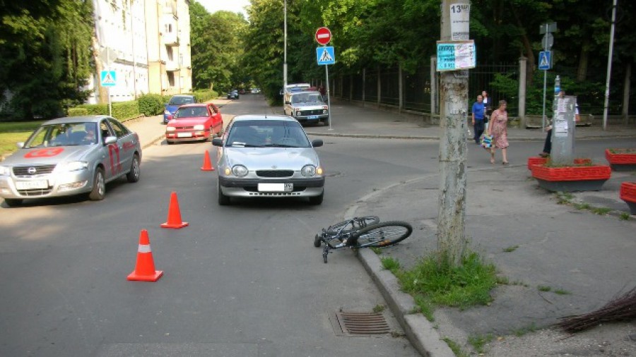 На ул. Чайковского в Калининграде женщина за рулём «Тойоты» сбила 13-летнего велосипедиста