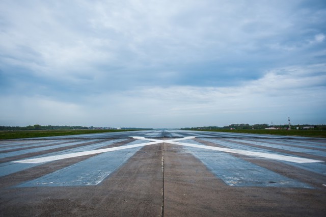 «Полоса препятствий»: почему аэропорт «Храброво» до сих пор не принимает самолёты в плохую погоду