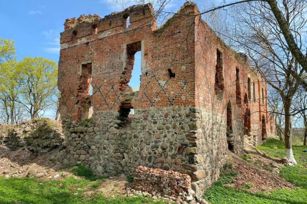 В Калининградской области собираются продать с торгов руины замка Заалау