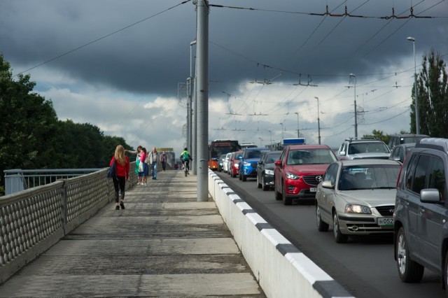 Очевидцы спасли женщину, которая пыталась спрыгнуть с эстакадного моста в Калининграде