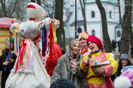«Играй гармонь, гуляй народ!»: в Калининграде проводили Масленицу (фото)