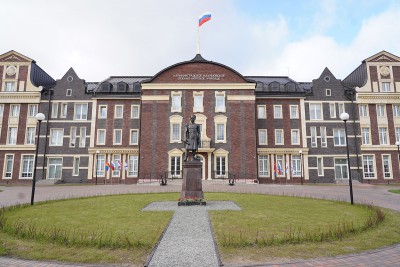 На улице Артиллерийской в Калининграде открыли памятник адмиралу Нахимову