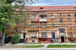 На улице Батальной в Калининграде начинают капремонт фасада довоенного дома (фото)