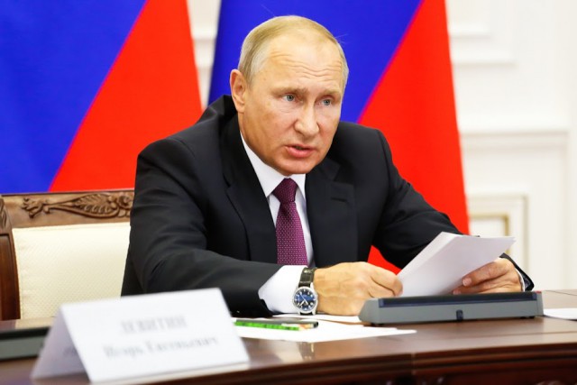 Путин заявил, что Россия уверенно выходит из пандемии коронавируса