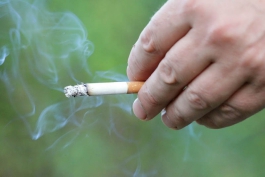 Пугающие картинки на пачках сигарет появятся в июле 2012 года