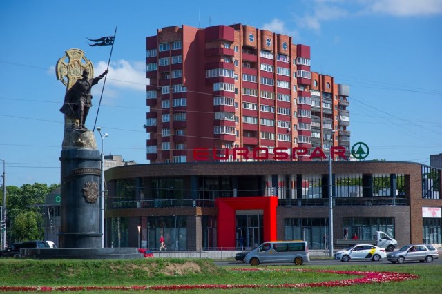 В Калининграде подсветят памятники Невскому, Василевскому и землякам-космонавтам