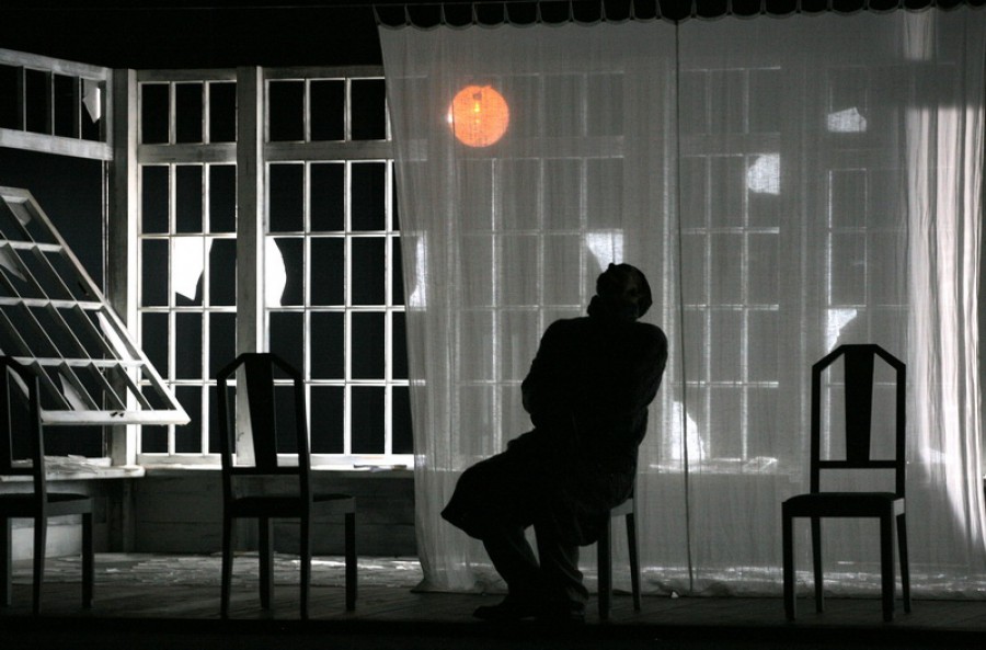 «Друг или враг?»: на сцене Драмтеатра показали пьесу Ибсена в постановке Льва Додина (фото)