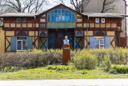 «Ресторан, библиотека или бутик-отель»: в Пионерском хотят выставить на торги исторический пансионат «Шарлотт»