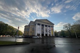 В Калининграде ищут подрядчика для благоустройства парковки возле Драмтеатра