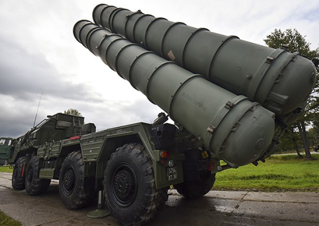 Ракетные комплексы С-400 приступили к охране границ на северо-западе РФ