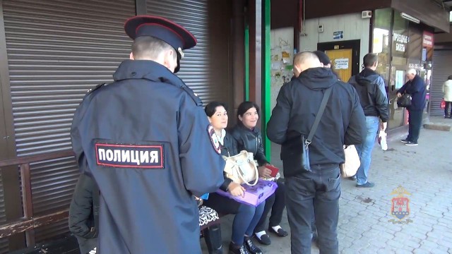 Полицейские задержали в Калининграде 11 мигрантов-нарушителей (видео)