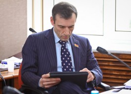 Власенко предложил разрешить сенаторам приостанавливать законы в интересах регионов