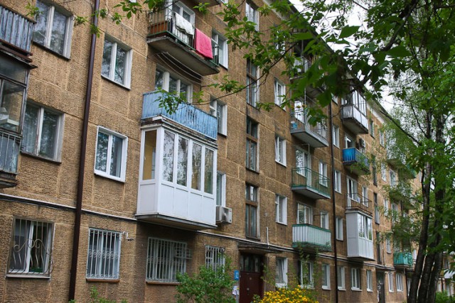 Чиновники нашли в Калининграде семь пустующих квартир, заваленных мусором