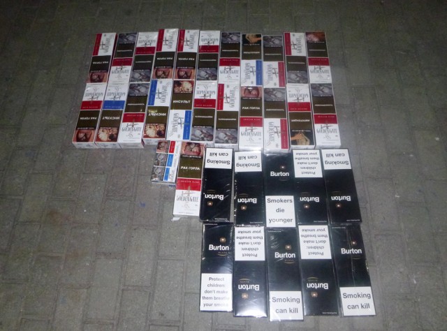 Водитель рейсового автобуса пытался вывезти в Польшу 330 пачек контрабандных сигарет 