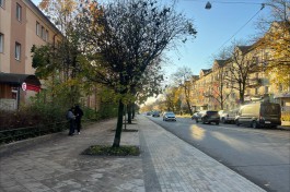 «Осенние листья на брусчатке»: в Калининграде завершают ремонт тротуара на Карла Маркса   (фото)
