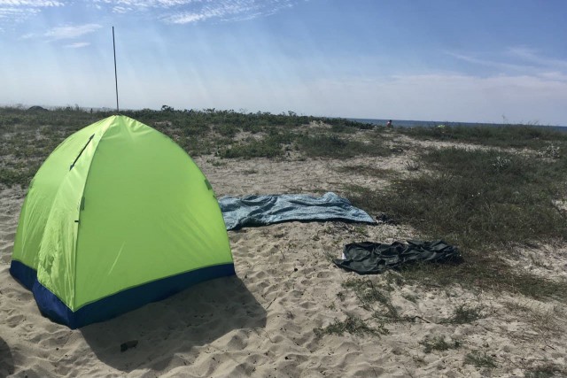В Балтийске военнослужащий с ножом напал на спящих в палатке 