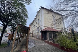 В центре Калининграда приступили к капремонту крыши столетнего дома (фото)