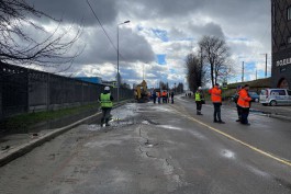 Часть улицы Железнодорожной в Калининграде перекрыли из-за крупной аварии на водопроводе (обновлено)