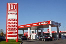 Областные власти начали переговоры с «Лукойлом» о снижении цены на топливо для калининградцев