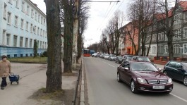 На ул. Леонова в Калининграде столкнулись мусоровоз и автобус (видео)